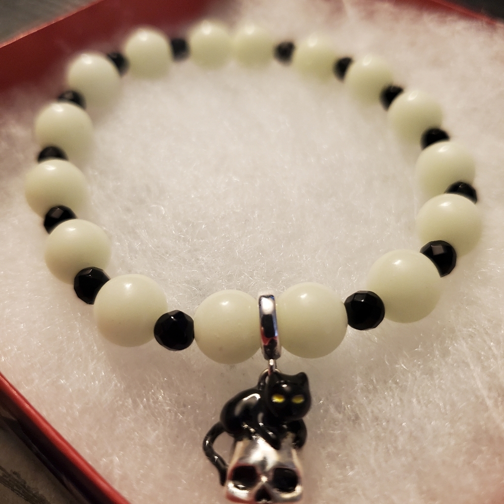 Bracelets - Picture 5 of 16